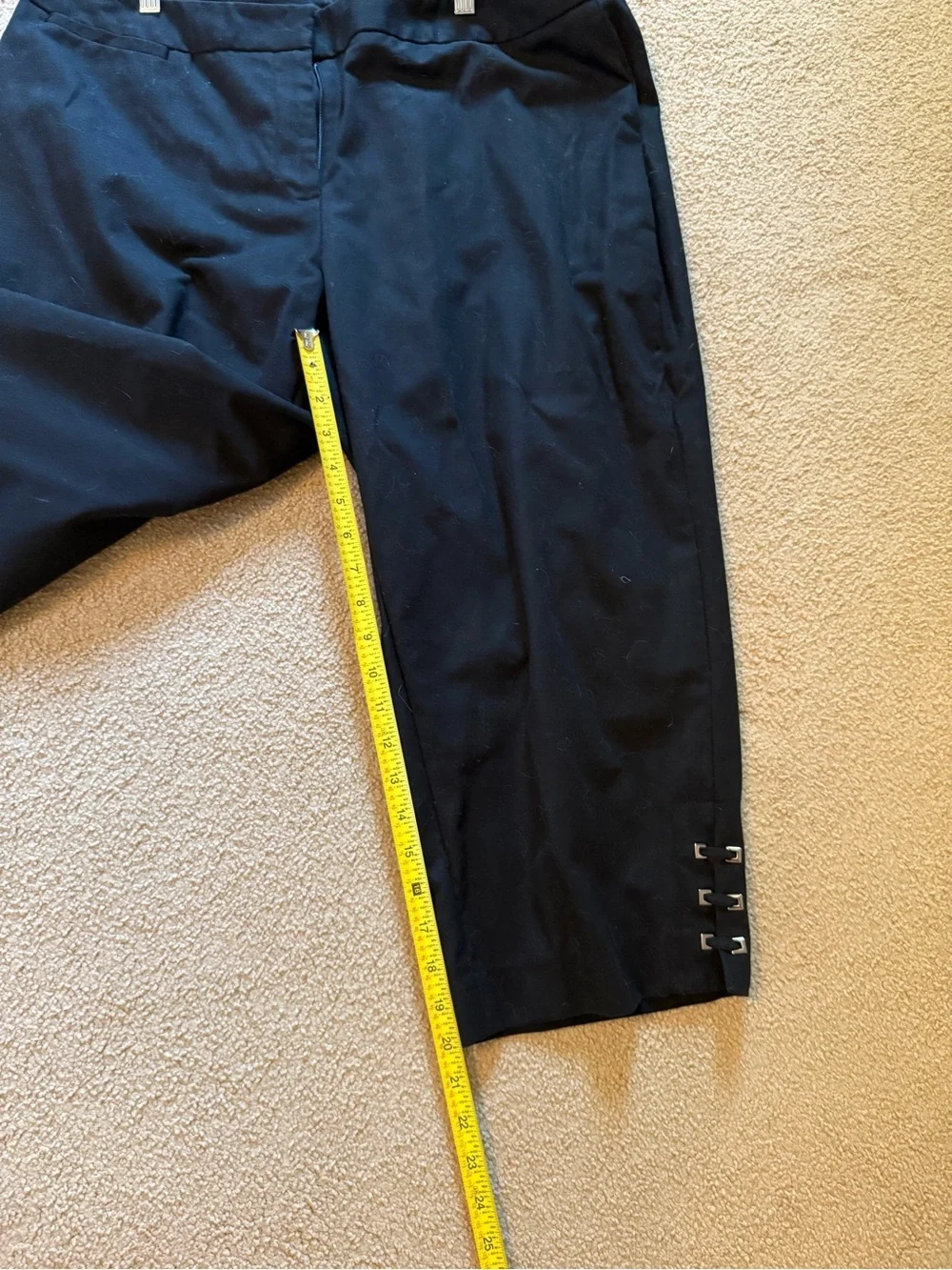 Rafaella | Black Curvy Capri Pants | Size 16W